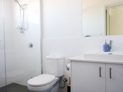 8/3 Leeder Street, Glendalough