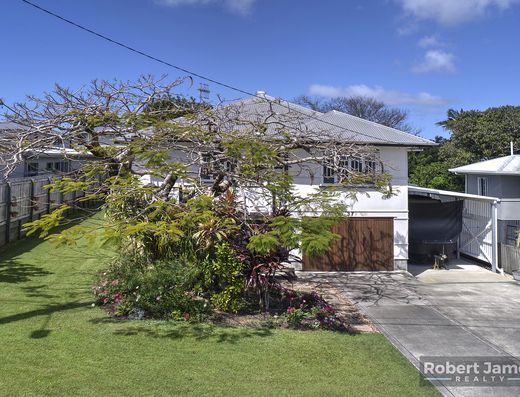 QUEENSLANDER LOVED & CHERISHED IN OLD TEWANTIN image 1 QUEENSLANDER LOVED & CHERISHED IN OLD TEWANTIN image 1