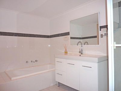 2 / 7-11 Hampden  St, Beverly Hills