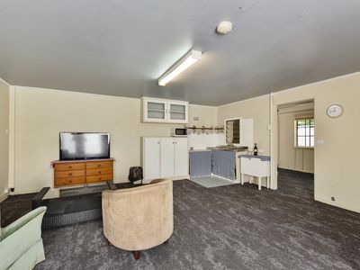 9 Hill Street, Donovans