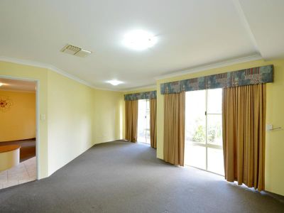 27 Carpenteria Crescent, Kenwick