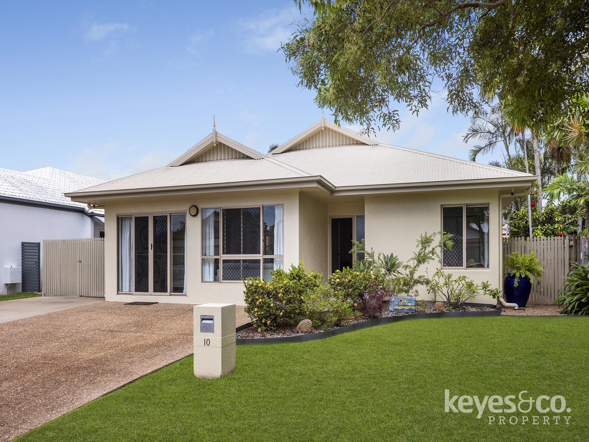 10 Carisbrooke Court, Annandale