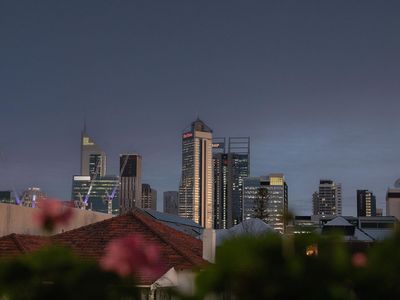 4 / 296 Newcastle Street, Perth