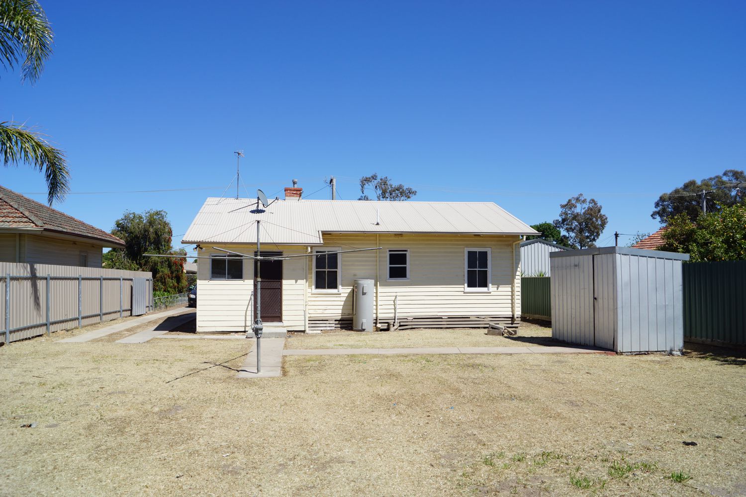 1 IRIS STREET, Horsham