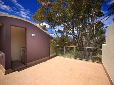 2 / 3 Bradman Avenue, Maroochydore