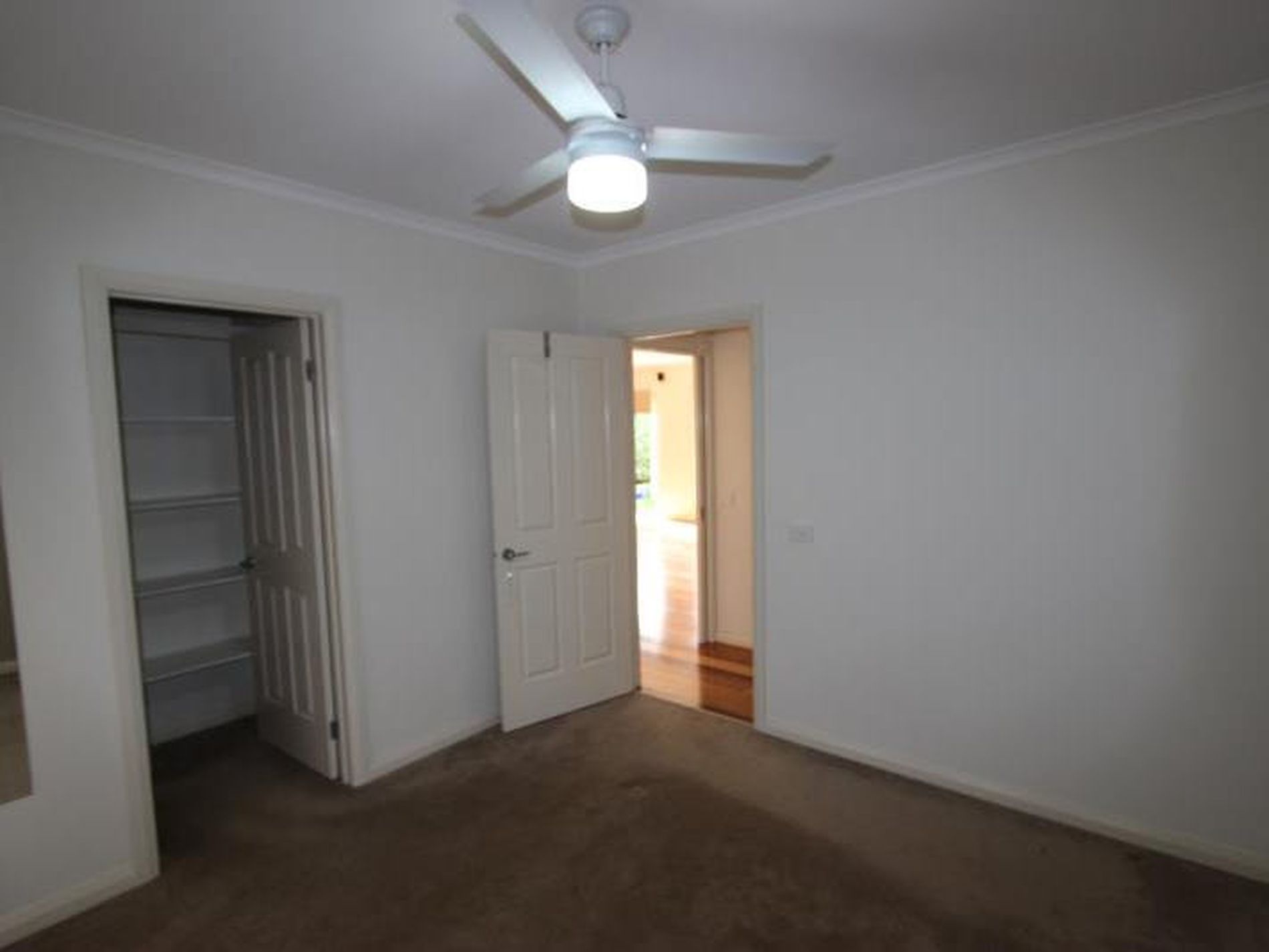 1 / 2 Pickett Crescent, Belmont