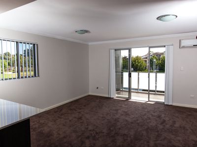 6 / 2 Dressler Court, Holroyd