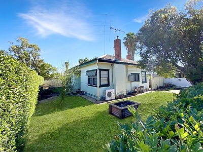 27 Queen Street, Forbes