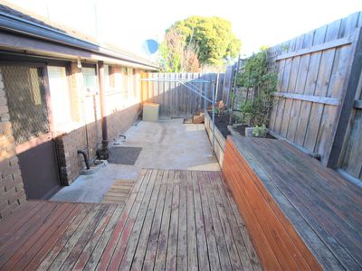 2 / 1 Holyrood Avenue, Newtown