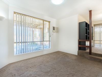 594 Safety Bay Rd, Waikiki