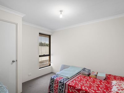 2 / 7 Barfield Road, Hammond Park