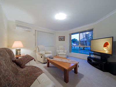 8 Macchion Cl, Wakerley