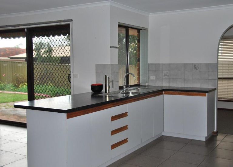 1B Fryer Street, Hallett Cove