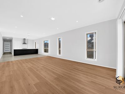 11 Holland Crescent, Truganina