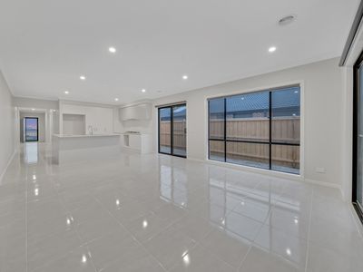 17 Kakadu Street, Clyde North