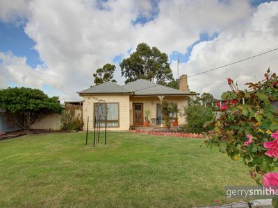 72 Williams Road, Horsham