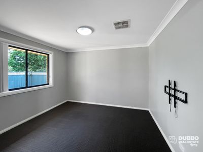 12 Glenshee Close, Dubbo