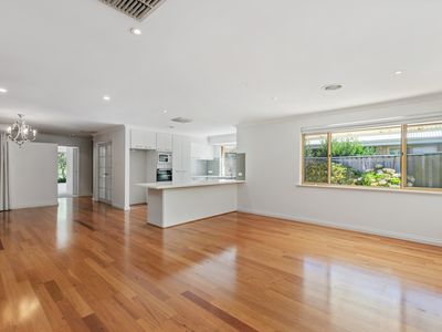 25 Shacklock Crescent, Winthrop