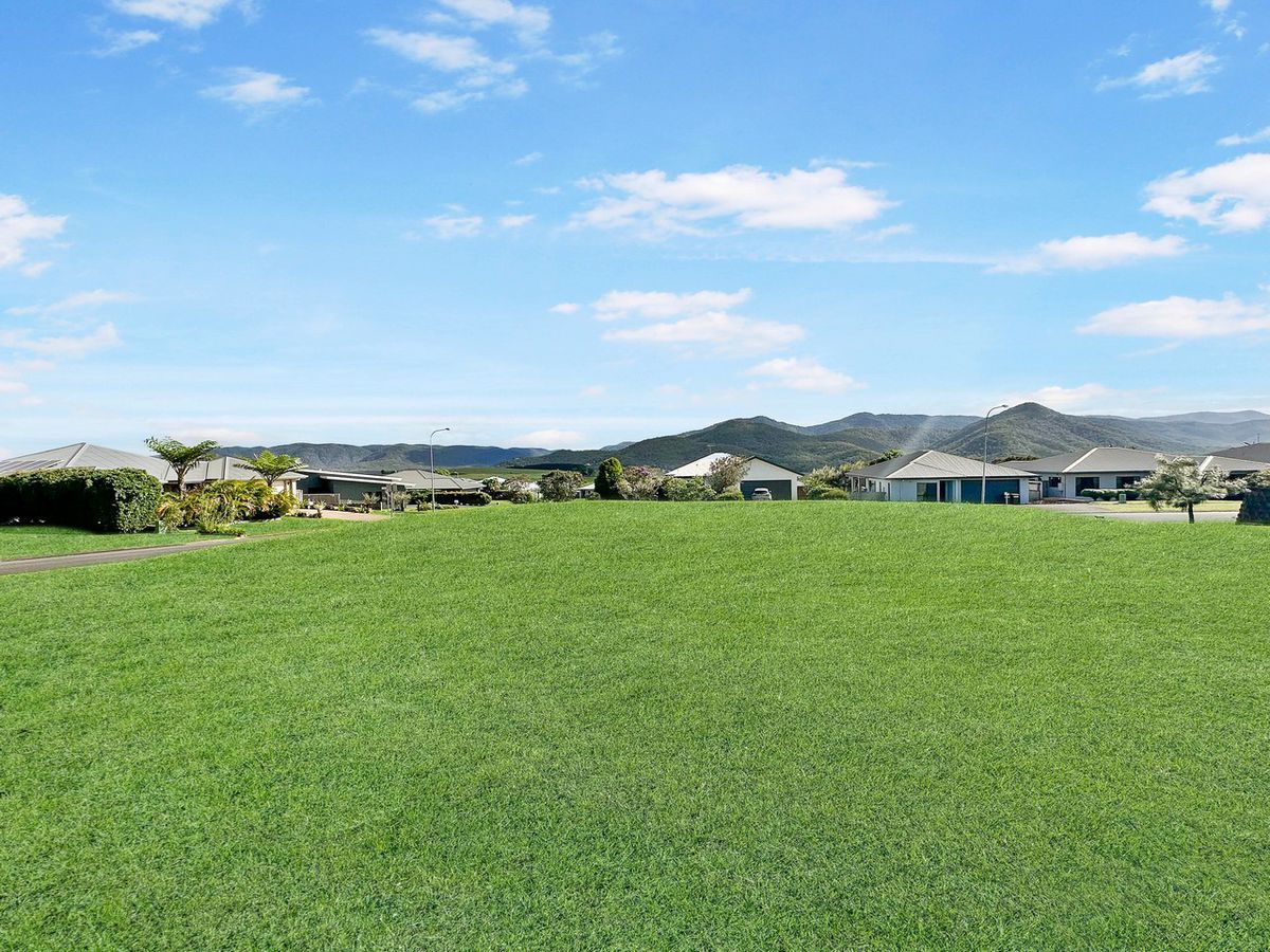 8 Lavender Crescent, Atherton