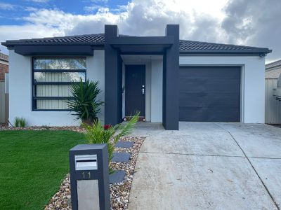 11 Clare Street, Brookfield