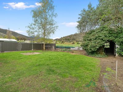 27 Simmonds Creek Road, Tawonga South