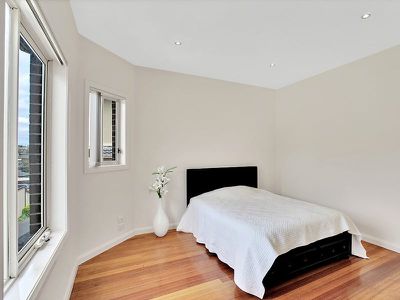 2 / 90 Railway Parade, Pascoe Vale