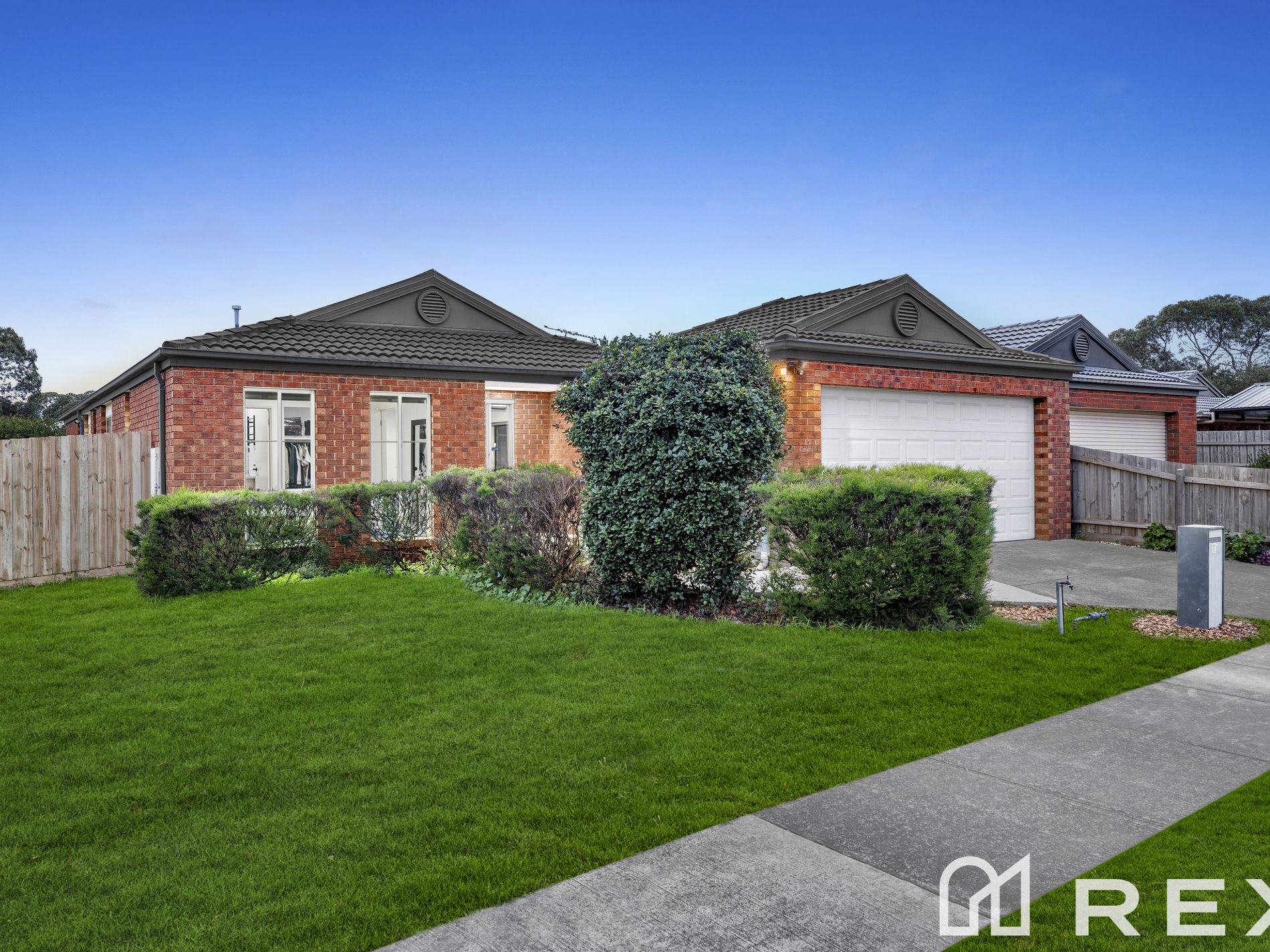 17 Gowrie Place, Cranbourne West