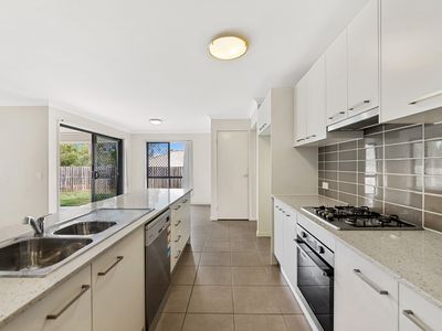 14 Goldenwood Crescent, Fernvale