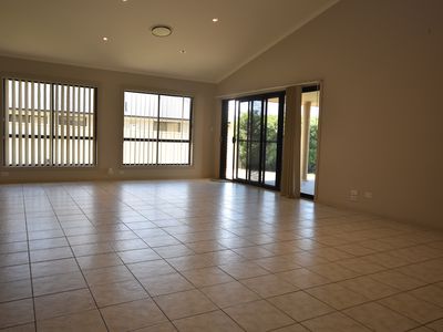 25 Lakeside Circuit, Dubbo