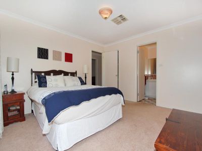 7 Heston Court, Somerville