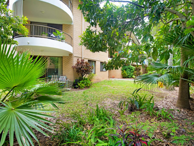 2 / 7 Lather Street, Southport