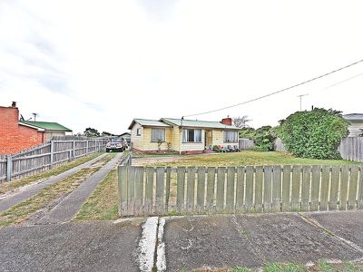 25 Adams Street, George Town