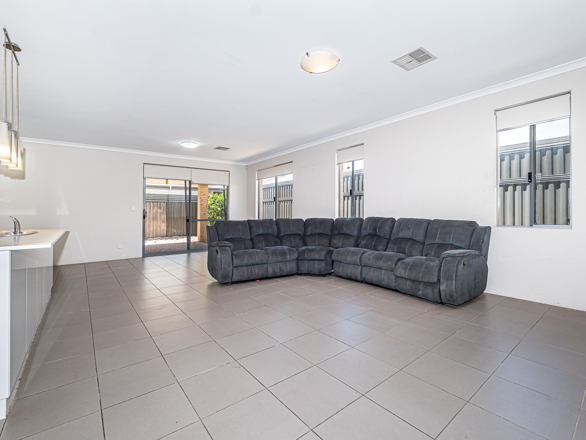 10 Dupain Way, Aveley