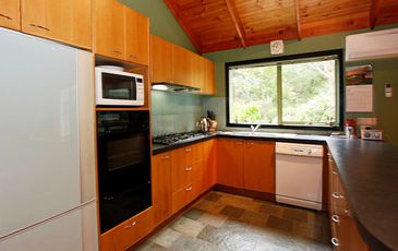 6 Fox Road, Beaconsfield Upper