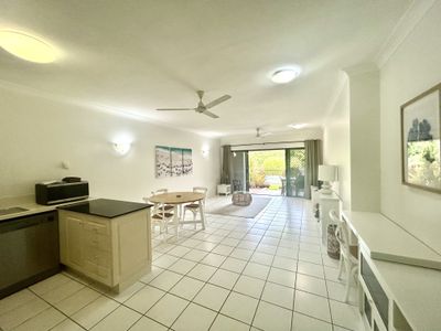 2 / 293-301 Esplanade, Cairns North