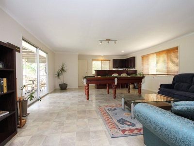 42 Woodlands Drive, Rochedale South