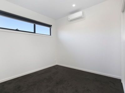 2/4 Dickens Avenue, Heidelberg Heights