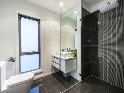 2 / 217 Woods Street, Newport