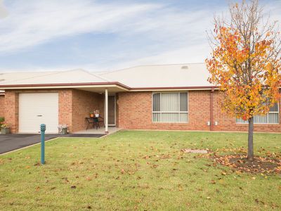 3 / 5 John Brass Place, Dubbo