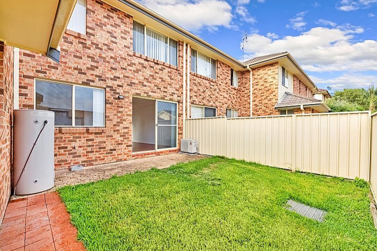 2 / 8 Russell Street, East Gosford