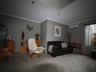 2 / 60A Dodgin Street, Wynyard