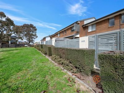 46 / 41 Lawrenson Circuit, Jacka