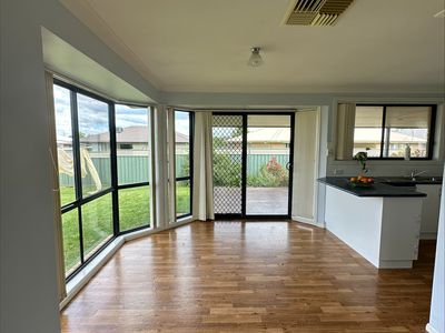 8 Bellbird Way, Dubbo