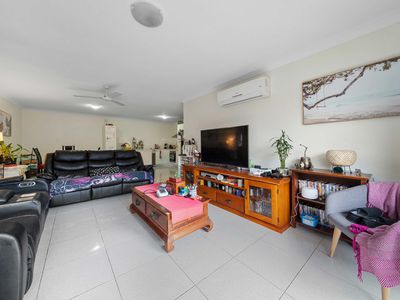 2 / 2 Darter Close, Lowood