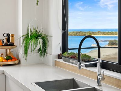 1402 / 41 Labrador Street, Labrador