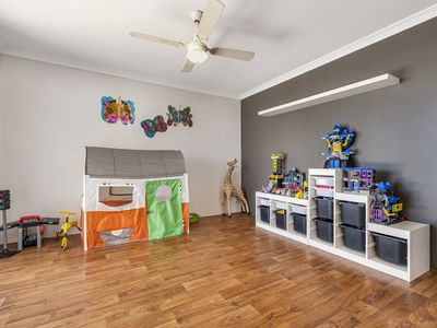 15 Cyandra Loop, Banksia Grove