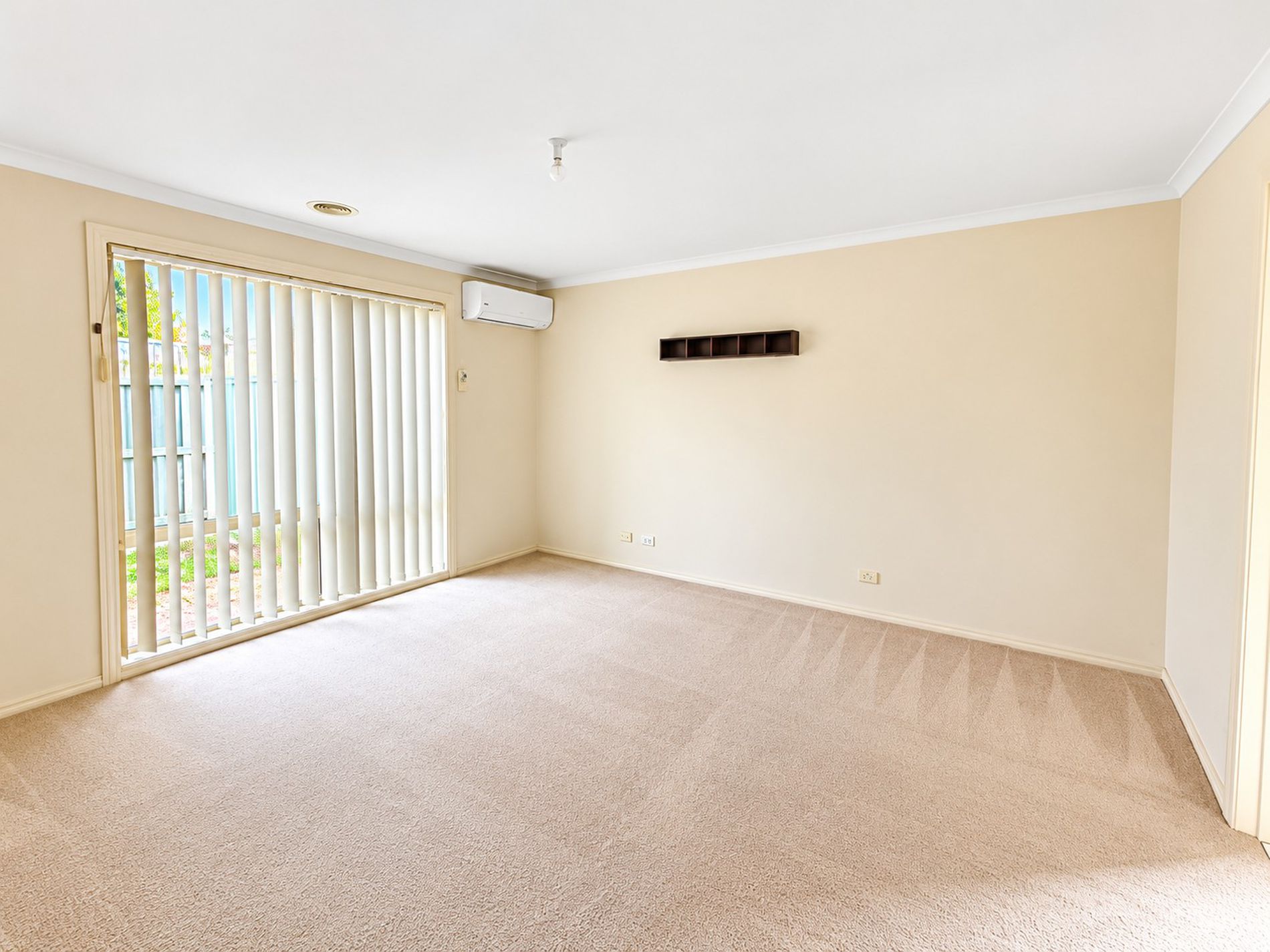 1 / 3 Enfield Avenue, Werribee