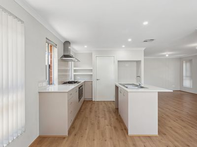 29 Donatti Retreat, Caversham