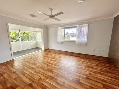 4 / 49 Back Street, Biggera Waters