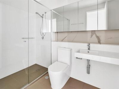 16 / 37 Sickle Avenue, Hope Island